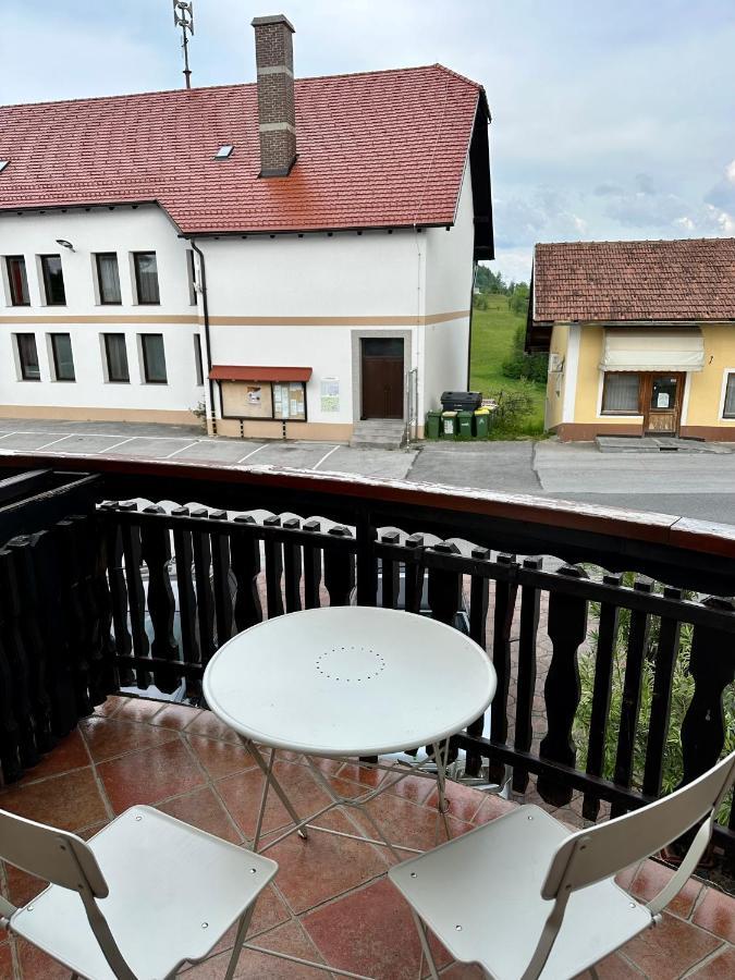 Karla'S House Bed & Breakfast Dobje pri Planini Exterior photo