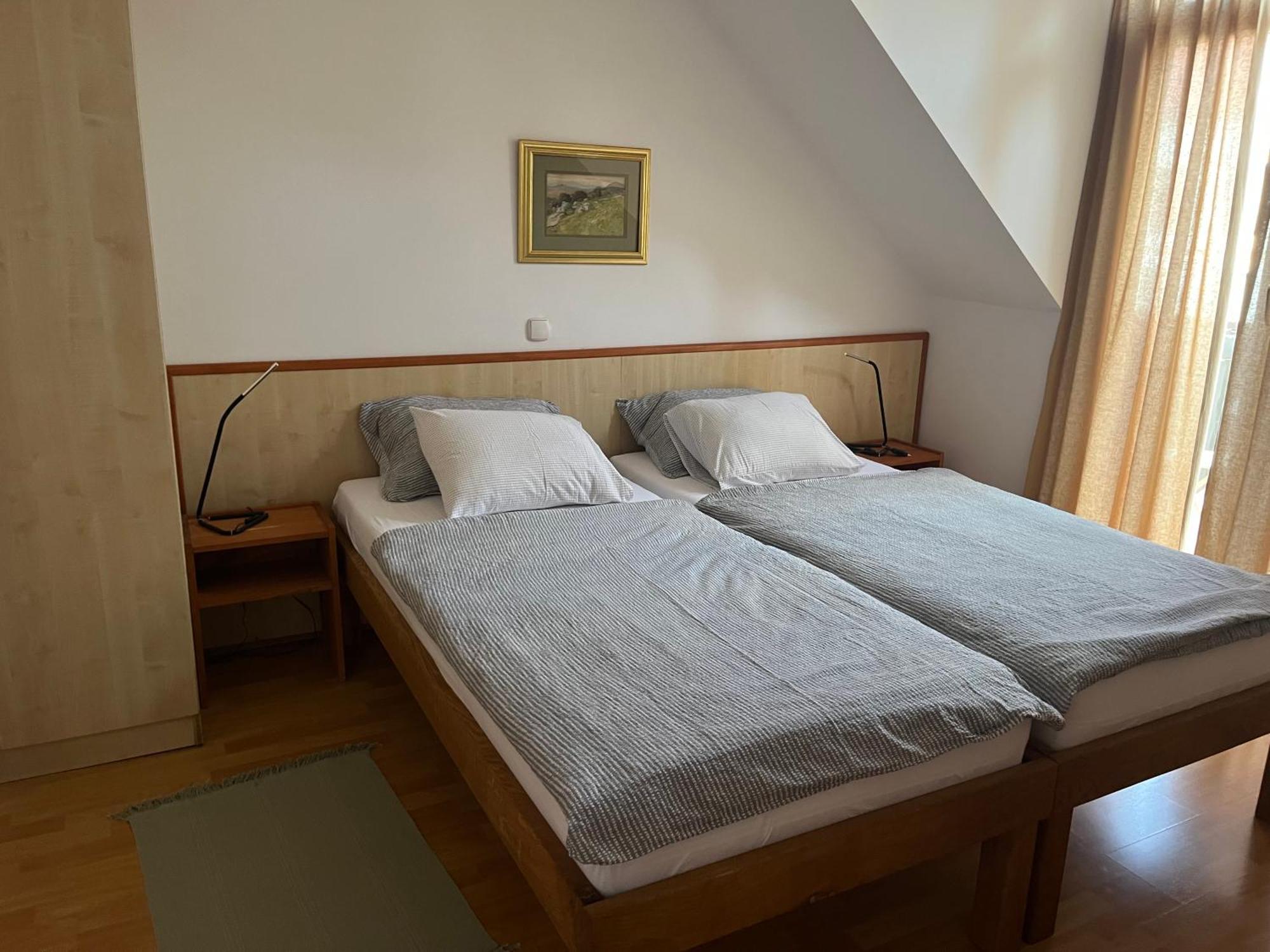 Karla'S House Bed & Breakfast Dobje pri Planini Exterior photo