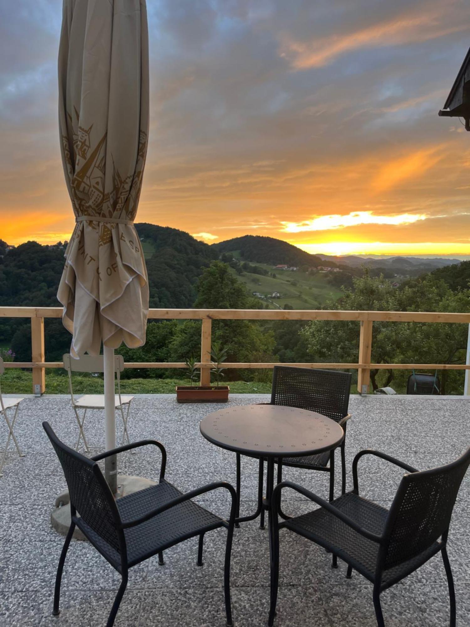 Karla'S House Bed & Breakfast Dobje pri Planini Exterior photo